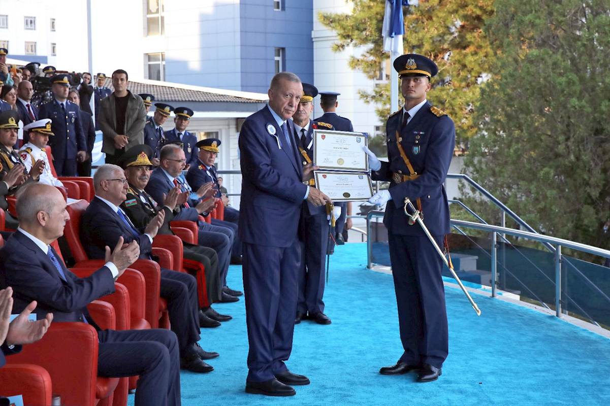Cumhurbaşkanımız Sn. Erdoğan, Hava Harp Okulundaki Mezuniyet Törenine Katıldı