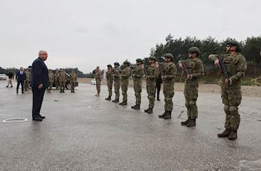 Millî Savunma Bakanı Yaşar Güler, 8’inci Komando Tugay Komutanlığında İnceleme ve Denetlemelerde Bulundu