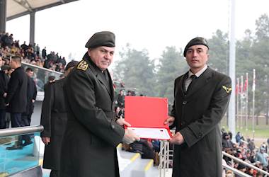 Millî Savunma Bakanı Yaşar Güler Balıkesir’de Astsubay Temel Askerlik ve Astsubaylık Anlayışı Kazandırma Kursu’nun Mezuniyet Törenine Katıldı 