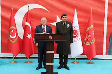 Millî Savunma Bakanı Yaşar Güler Balıkesir’de Astsubay Temel Askerlik ve Astsubaylık Anlayışı Kazandırma Kursu’nun Mezuniyet Törenine Katıldı 