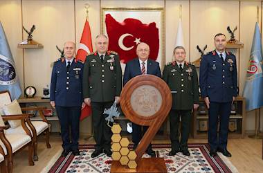 Millî Savunma Bakanı Yaşar Güler, 9’uncu Ana Jet Üs Komutanlığında İnceleme ve Denetlemelerde Bulundu