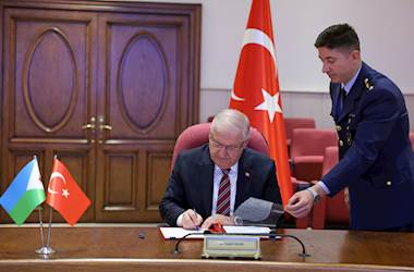 Millî Savunma Bakanı Yaşar Güler, Cibuti Savunma Bakanı Hassan Omar Mohamed Bourhan ile Bir Araya Geldi