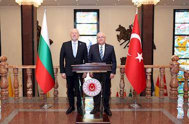 Millî Savunma Bakanı Yaşar Güler, Bulgaristan Savunma Bakanı Todor Tagarev ile Bir Araya Geldi
