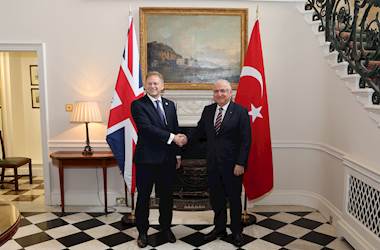Millî Savunma Bakanı Yaşar Güler, İngiltere Savunma Bakanı Grant Shapps ile Londra’da Bir Araya Geldi