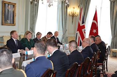 Millî Savunma Bakanı Yaşar Güler, İngiltere Savunma Bakanı Grant Shapps ile Londra’da Bir Araya Geldi
