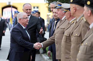 Millî Savunma Bakanı Yaşar Güler, Bosna Hersek Savunma Bakanı Zukan Helez İle Görüştü