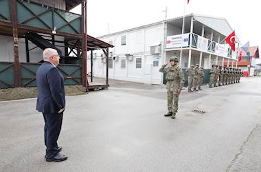 Millî Savunma Bakanı Yaşar Güler, Bosna Hersek’te Türk Temsil Heyet Başkanlığını Ziyaret Etti