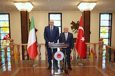 Millî Savunma Bakanı Yaşar Güler, İtalya Savunma Bakanı Guido Crosetto ile Bir Araya Geldi