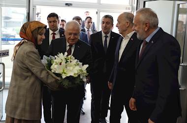 Millî Savunma Bakanı Yaşar Güler, Türk Harb-İş Sendikası Genel Merkezini Ziyaret Etti