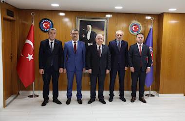 Millî Savunma Bakanı Yaşar Güler, Türk Harb-İş Sendikası Genel Merkezini Ziyaret Etti