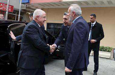 Millî Savunma Bakanı Yaşar Güler, Türk Harb-İş Sendikası Genel Merkezini Ziyaret Etti