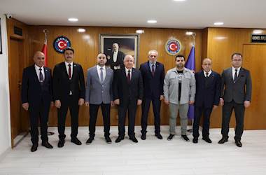 Millî Savunma Bakanı Yaşar Güler, Türk Harb-İş Sendikası Genel Merkezini Ziyaret Etti