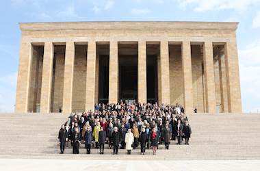 Sayın Demet Güler ve Beraberindeki Heyet, Kadınlar Günü Dolayısıyla Anıtkabir’i Ziyaret Etti