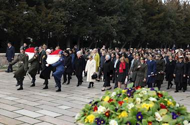 Sayın Demet Güler ve Beraberindeki Heyet, Kadınlar Günü Dolayısıyla Anıtkabir’i Ziyaret Etti