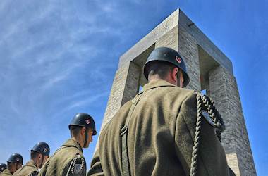 Millî Savunma Bakanı Yaşar Güler ve Beraberindeki TSK Komuta Kademesi, Çanakkale’deki Törenlere Katıldı 