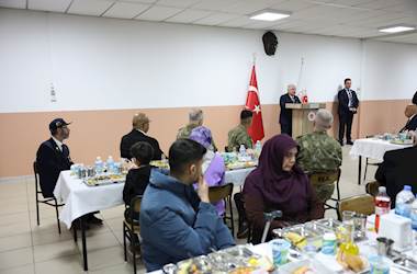Millî Savunma Bakanı Yaşar Güler, Kahramanmaraş’ta Şehit Aileleri ve Gazilerle İftar Yaptı