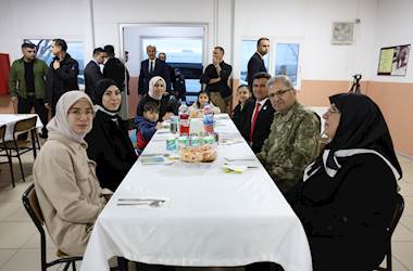 Millî Savunma Bakanı Yaşar Güler, Kahramanmaraş’ta Şehit Aileleri ve Gazilerle İftar Yaptı
