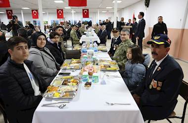 Millî Savunma Bakanı Yaşar Güler, Kahramanmaraş’ta Şehit Aileleri ve Gazilerle İftar Yaptı