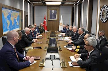 Millî Savunma Bakanı Yaşar Güler, ABD Temsilciler Meclisi Silahlı Hizmetler Komitesini Kabul Etti