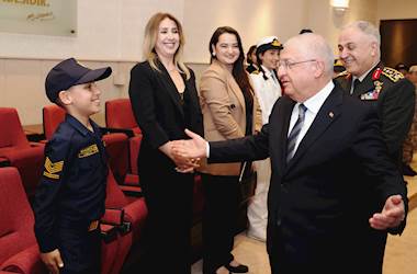 Millî Savunma Bakanı Yaşar Güler, TRT Çocuk Korosu ile Millî Savunma Bakanlığında Bir Araya Geldi