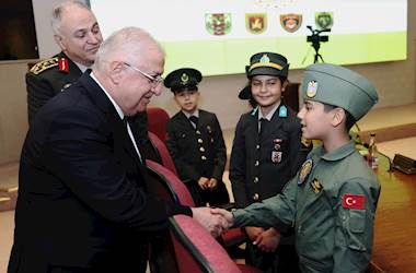 Millî Savunma Bakanı Yaşar Güler, TRT Çocuk Korosu ile Millî Savunma Bakanlığında Bir Araya Geldi