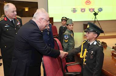 Millî Savunma Bakanı Yaşar Güler, TRT Çocuk Korosu ile Millî Savunma Bakanlığında Bir Araya Geldi