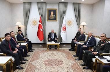 Millî Savunma Bakanı Yaşar Güler, Vietnam Savunma Sanayi Başkanı Korgeneral Quang Tuan’ı Kabul Etti