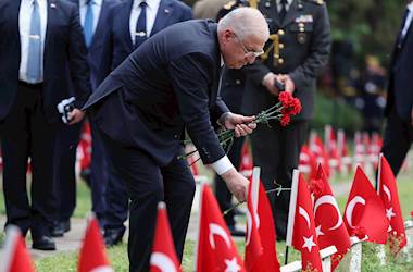 Millî Savunma Bakanı Yaşar Güler ve Romanya Savunma Bakanı Angel Tilvar, Bükreş Türk Şehitliğini Ziyaret Etti