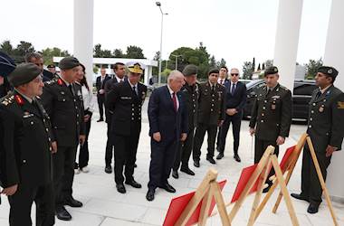 Millî Savunma Bakanı Yaşar Güler, Kıbrıs Türk Barış Kuvvetleri Komutanlığında İnceleme ve Denetlemelerde Bulundu
