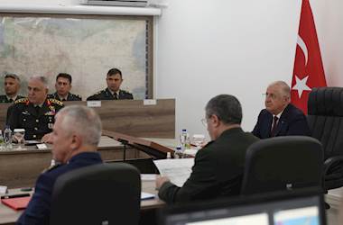 Millî Savunma Bakanı Yaşar Güler, Kıbrıs Türk Barış Kuvvetleri Komutanlığında İnceleme ve Denetlemelerde Bulundu