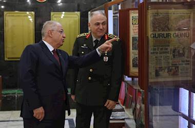 Millî Savunma Bakanı Yaşar Güler, Kıbrıs Türk Barış Kuvvetleri Komutanlığında İnceleme ve Denetlemelerde Bulundu