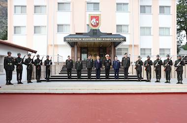 Millî Savunma Bakanı Yaşar Güler, Kıbrıs Güvenlik Kuvvetleri Komutanlığında İnceleme ve Denetlemelerde Bulundu