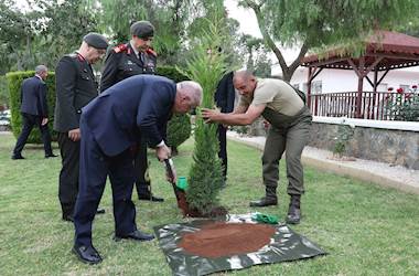 Millî Savunma Bakanı Yaşar Güler, Kıbrıs Güvenlik Kuvvetleri Komutanlığında İnceleme ve Denetlemelerde Bulundu