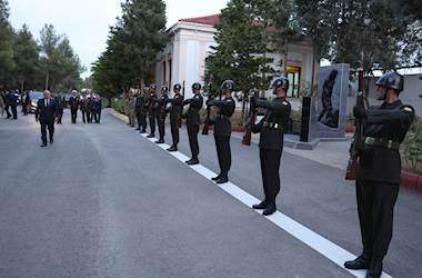 Millî Savunma Bakanı Yaşar Güler, KKTC’de Mehmetçiklerle Akşam Yemeği Yedi