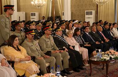 Kara Kuvvetleri Komutanı Orgeneral Selçuk Bayraktaroğlu'na Törenle "Pakistan İmtiyaz Nişanı" Tevdi Edildi