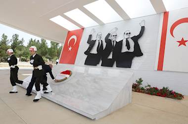 Millî Savunma Bakanı Yaşar Güler KKTC’de Dr. Fazıl Küçük'ün ve Rauf Denktaş'ın Kabirlerini Ziyaret Etti