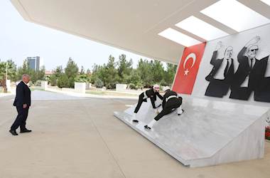 Millî Savunma Bakanı Yaşar Güler KKTC’de Dr. Fazıl Küçük'ün ve Rauf Denktaş'ın Kabirlerini Ziyaret Etti