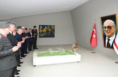Millî Savunma Bakanı Yaşar Güler KKTC’de Dr. Fazıl Küçük'ün ve Rauf Denktaş'ın Kabirlerini Ziyaret Etti