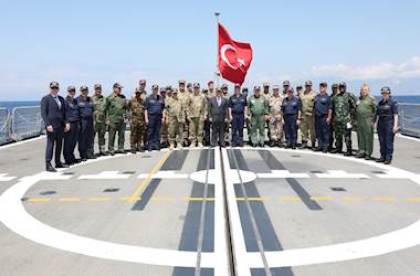 Millî Savunma Bakanı Yaşar Güler ve Beraberindeki TSK Komuta Kademesi, DENİZKURDU-II/24 Tatbikatı’nın Seçkin Gözlemci Günü Faaliyetlerine Katıldı