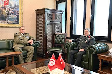 Tunisian Land Forces Commander, Lieutenant General Mohamed Ghoul Paid a Visit to His Turkish Counterpart General Selçuk Bayraktaroğlu