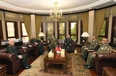 Tunisian Land Forces Commander, Lieutenant General Mohamed Ghoul Paid a Visit to His Turkish Counterpart General Selçuk Bayraktaroğlu