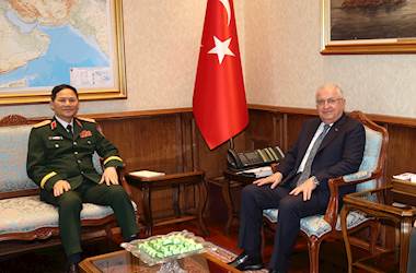 Millî Savunma Bakanı Yaşar Güler, Vietnam Genelkurmay Başkan Yardımcısı Tümgeneral Pham Truong Son ve Beraberindeki Heyeti Kabul Etti
