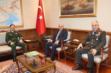 Millî Savunma Bakanı Yaşar Güler, Vietnam Genelkurmay Başkan Yardımcısı Tümgeneral Pham Truong Son ve Beraberindeki Heyeti Kabul Etti