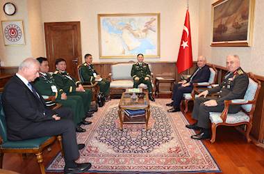 Millî Savunma Bakanı Yaşar Güler, Vietnam Genelkurmay Başkan Yardımcısı Tümgeneral Pham Truong Son ve Beraberindeki Heyeti Kabul Etti