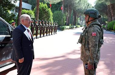 Millî Savunma Bakanı Yaşar Güler Ege Ordusu Komutanlığını Ziyaret Etti