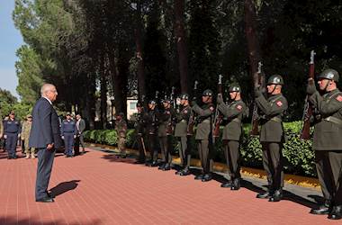 Millî Savunma Bakanı Yaşar Güler Ege Ordusu Komutanlığını Ziyaret Etti
