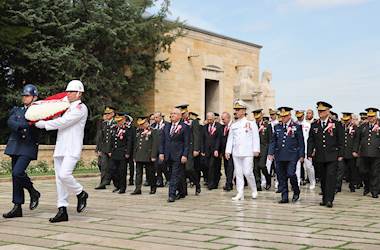 Millî Savunma Bakanı Yaşar Güler, OYAK Genel Kurulu Öncesinde Anıtkabir’i Ziyaret Etti