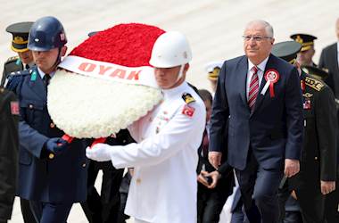 Millî Savunma Bakanı Yaşar Güler, OYAK Genel Kurulu Öncesinde Anıtkabir’i Ziyaret Etti