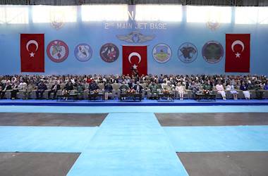Millî Savunma Bakanı Yaşar Güler ve TSK Komuta Kademesi, Pilotaj Mezuniyet Töreni'ne Katıldı