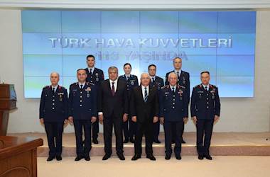 Millî Savunma Bakanı Yaşar Güler, Hava Kuvvetlerinin 113’üncü Kuruluş Yıl Dönümü Dolayısıyla Hava Kuvvetleri Komutanı Org. Ziya Cemal Kadıoğlu’nu ve Beraberindeki Personeli Kabul Etti